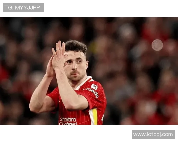 足球明星队长在关键时刻展现无私奉献精神的感人瞬间回顾 足球明星队长在关键时刻展现无私奉献精神的感人瞬间回顾