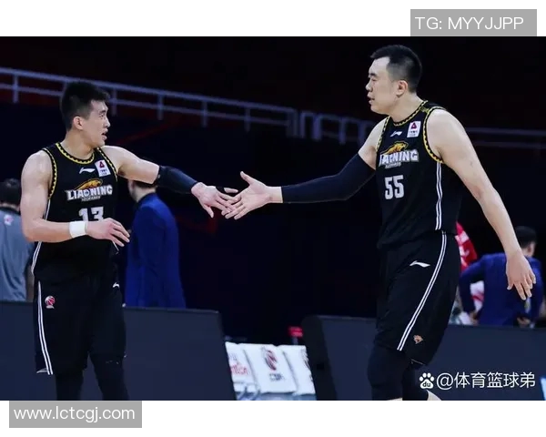 辽宁足球明星队迎战北京球队展现激情对决与精彩瞬间 辽宁足球明星队迎战北京球队展现激情对决与精彩瞬间