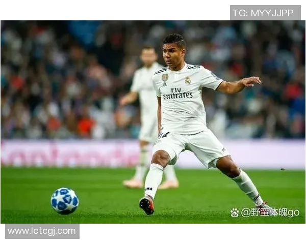 卡塞米罗的足球旅程：从巴西小将到世界顶级中场的蜕变与荣耀